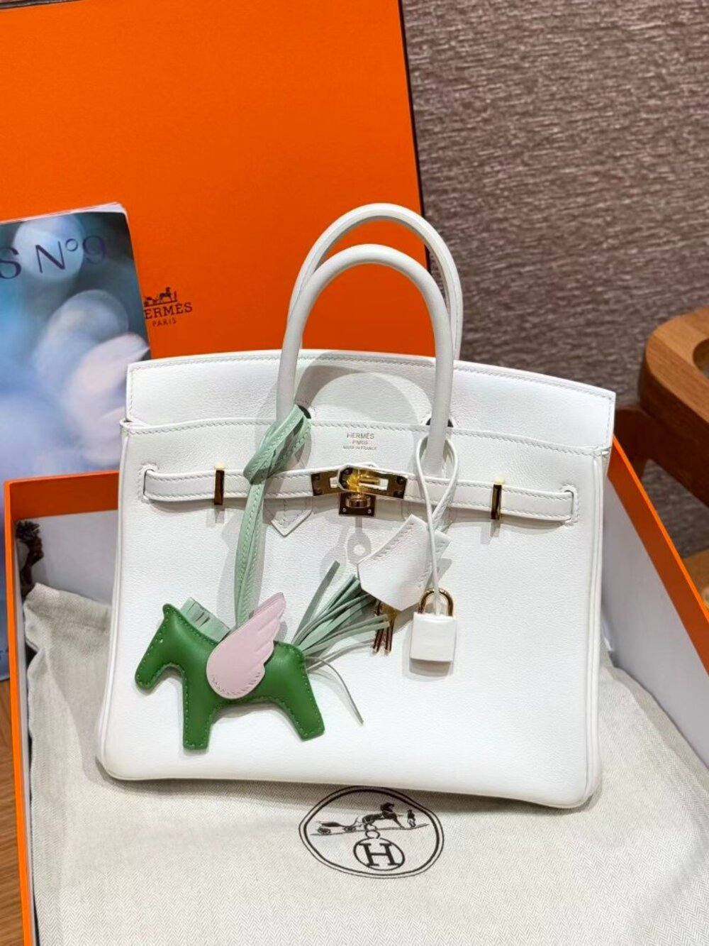Classic Hermes Bag: A Stylish and Versatile Choice for Elegance